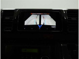 パノラミックビューモニター装備!サイドビュー/車両に取り付けたフロント、サイド、バックカメラの映像を合成しての映像を画面上に表示させることで、低速時の運転を補助する装置です。車両本体の取扱書もお読みく