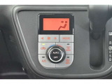オートエアコンでお好きな温度に設定すれば自動的に温度を調節、車内を快適空間に仕上げてくれます。