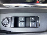 パワーウインド・電動格納付きドアミラースイッチは、運転席ドアに集中☆