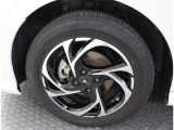 かっこいいホイールですね。 車のイメージを大きく左右するホイール部分はコダワリを持ちたいですね。