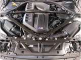 【BMW伝統のシルキー6】滑らかなふけ上がりとパワーが官能的なドライビングの歓びを約束します!シリンダーを一直線に6つ並べ爆発振動を互いに打ち消しあう構造の為不快な振動のない理想のエンジンです。