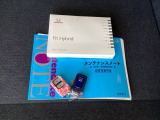 メンテナンスノート【整備記録簿】、取説も揃っています。スマートキーはバッグなどにしまったままボタン操作でエンジンの始動・停止ができて大変便利です。