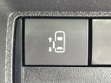 【パワースライドドア】スマートキーや運転席のスイッチでスライドドアの開閉が可能♪電動だから力を入れてドアを開ける必要が無く、小さいお子様でも、重い荷物を持っている時もラクに開け閉めできます♪