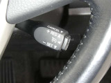 【レーダークルーズコントロール】(全車速追従機能付)付きです。車速に応じて追従支援してくれるので、ロングドライブも快適です。詳細は販売店スタッフまでおたずねください。