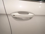 &rdquo;Keyless Access&rdquo;によって、ドアハンドルに手をかけるだけでドアロックが解除できます!