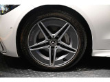 メルセデスの認定中古車「サーティファイドカー」では、万一お車が故障した場合も、ご購入後1年間もしくは2年間※は走行距離にかかわらずメルセデス・ベンツ正規サービスネットワークで無料修理いたします