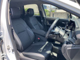 運転席シートは高さも調整出来、体型に関係なく運転し易いポジションに出来ます。