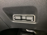 ハンドルの左下にETCがついています。高速道路の料金所の通過も楽々です。 カードの取り出しもしやすい場所についています。