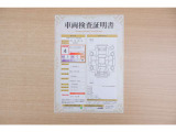 【車両検査証明書】店頭にて、クルマの状態が一目で分かる査証明書を公開中。トヨタ認定検査員が厳しく検査し、状態を点数と図解で表示しています。修復歴はもちろん、傷やヘコミの箇所や程度がご確認いただけます。