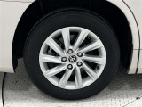 タイヤサイズは205/60R16!残り溝は5ミリ程度です!純正アルミホイール!