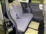 ホンダ車の低床ボディは、チャイルドシートへのお子さまの乗降や荷物の積載もスムーズ。足元もゆったりとしていますので、おくつろぎいただけます。
