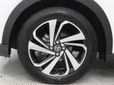 195/60R17タイヤ&17&times;6Jアルミホイール(切削光輝+ブラック塗装)を装着しています。