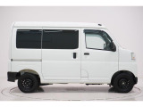 県内13店舗にて常時500台以上ダイハツ車を展示中です。見て、触って、納得のいく一台をぜひ見つけてください。