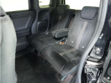 家族やご友人とBBQに行くとき、楽しさは道中の車内から始まっています!このベンチシートに座って、みんなで和気あいあい盛り上がりましょう!