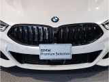 【キドニーグリル】BMWは約90年もの間、ほぼ全ての車両にひと目でBMWだと分かるこの特徴的なフロントグリルが備えられ、デザイン・アイコンとして親しまれてきました。