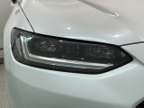 LEDヘッドライトは、点灯の瞬間から最大光量を発揮し、突然暗くなるトンネルなどでの安定感を高めます。