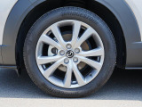 18インチ純正アルミホイールを装備。タイヤサイズは215/55R18となります。