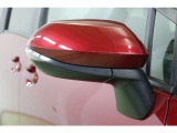 バイカラーでスマートなウインカーミラーです。ウインカーミラーはお洒落なだけでなく対向車や歩行者からの視認性が良く安全性が向上し、事故防止にもつながります。