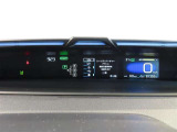 メーター中央には、マルチインフォメーションディスプレイを塔載しています。運転をサポートする情報を表示してくれます☆