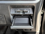 【ETC】有料道路を利用する際に料金所で停止することなく通過できる、ETC車載器(ノンストップ自動料金収受システム機器)が装備されています。セットアップを行うことで利用可能になります。