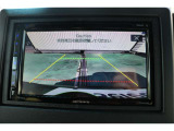 バックカメラを搭載しておりガイドラインも表示されますので車庫入れも安心ですね♪