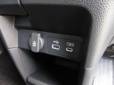 12V電源ソケットを設置しております。周辺機器の充電にご利用頂けます。充電用USBジャックも付いています。