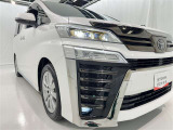 フォグランプ装着車です。暗い夜道の車両前方を明るく照らします