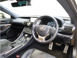■Fスポーツ専用ディンプル本革巻シフトノブ ■可動式リングFスポーツ専用メーター ■Fスポーツ専用アルミペダル ■Fスポーツ専用スカッフプレート