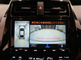 ステアリングと連動したガイド機能付きリヤモニターを装備しております。