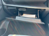 車検証をいれても余裕がある大容量のグローブボックス!色々なものを閉まっておけます。