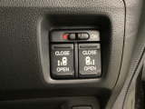リアドアは乗り降りに便利な両側電動スライドドアです。また運転席に座っていながらスイッチ操作で自在にスライドドアを開け閉めできます。