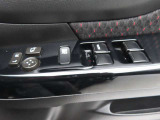 運転席のパワーウインドースイッチ部です。よく触れる場所だからこそ、使用状態があらわれますよね。ぜひこうした所もチェックしてください。