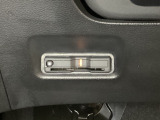 ハンドルの左下にETCがついています。高速道路の料金所の通過も楽々です。 カードの取り出しもしやすい場所についています。