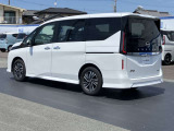 車線逸脱防止支援システム,車両が車線をはみ出す可能性がある場合に警報音と警告表示と共に車線内に戻すようにハンドル操作をサポートしてくれます。