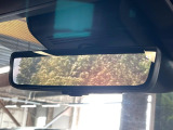 【デジタルインナーミラー】後席の大きな荷物や同乗者で後方が確認しづらい時でも安心!カメラが撮影した車両後方の映像をルームミラー内に表示。クリアな視界で状況の確認が可能です!