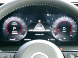 メーター中央に、様々な車両情報を表示してくれる、ディスプレイがついています。