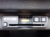■【ETC車載器】が装備されています。セットアップをしてお渡しとなり、ETCカードを差し込むだけで高速道路の利用が可能です。
