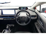 スポーティームード溢れる運転席周りですね。 クイックなドライビングに対応できるよな運転席回りになっています。 ドライブがますます楽しくなりますね!