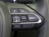 【レーダークルーズコントロール】(全車速追従機能付)付きです。車速に応じて追従支援してくれるので、ロングドライブも快適です。詳細は販売店スタッフまでおたずねください。