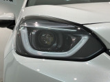 LEDヘッドライトは、点灯の瞬間から最大光量を発揮し、突然暗くなるトンネルなどでの安定感を高めます。