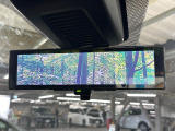 【インテリジェントルームミラー】後席の大きな荷物や同乗者で後方が確認しづらい時でも安心!カメラが撮影した車両後方の映像をルームミラー内に表示。クリアな視界で状況の確認が可能です!