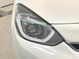 LEDヘッドライトは、点灯の瞬間から最大光量を発揮し、突然暗くなるトンネルなどでの安定感を高めます。