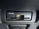 【ETC2.0】日産オリジナルナビとの連動モデルです。ITSスポットとの高速、大容量、」双方向の通信が可能で、次世代の運転支援サービスを受けることができます。