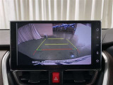 後退時に車両の後ろ側をモニター画面に表示します。車庫入れなどでバックする際に後方確認ができて便利です。