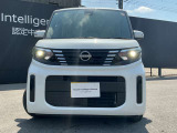 LEDヘッドライトです。ロービームにシャープな白光色のLEDランプを採用しました。