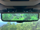 【スマートリヤビューミラー】後席の大きな荷物や同乗者で後方が確認しづらい時でも安心!カメラが撮影した車両後方の映像をルームミラー内に表示。クリアな視界で状況の確認が可能です!