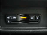 ◆ETC2.0装着◆進化したドライブ体験。料金収受システムだけだったETCが生まれ変わって、高速道路を賢く使うETC2.0に進化しました。多彩な情報サービスが便利で快適なドライブ体験を提供します。