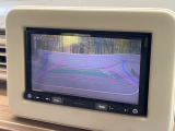 【バックカメラ】駐車時に後方がリアルタイム映像で確認できます。大型商業施設や立体駐車場での駐車時や、夜間のバック時に大活躍!運転スキルに関わらず、今や必須となった装備のひとつです!