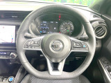 【ステアリングスイッチ】運転中、前方から目線をそらすことなく、オーディオ等の操作が可能な便利機能!安心&快適なドライブを演出してくれます♪