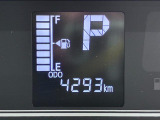 たとえばダイハツのお店にある、たくさんのスマアシ搭載車は、正常に作動する事をしっかり確認します。